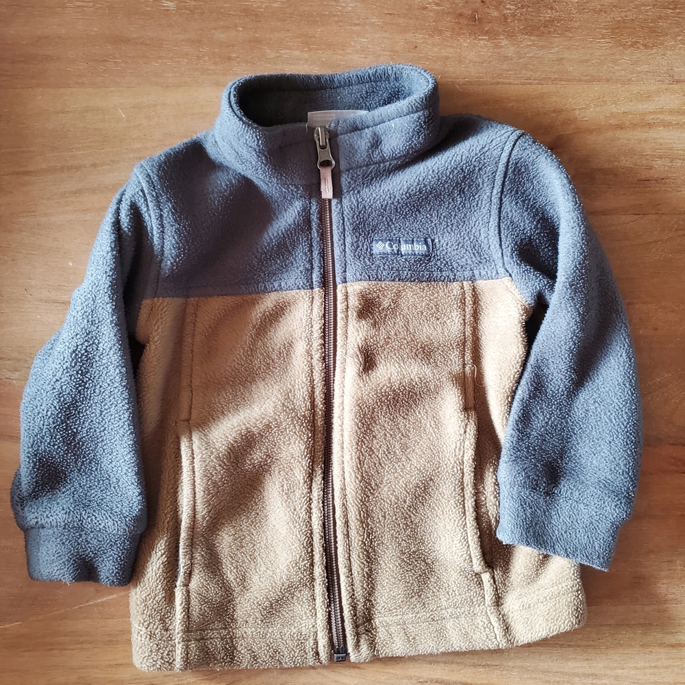 Columbia Sherpa Fleece in Gray and Tan